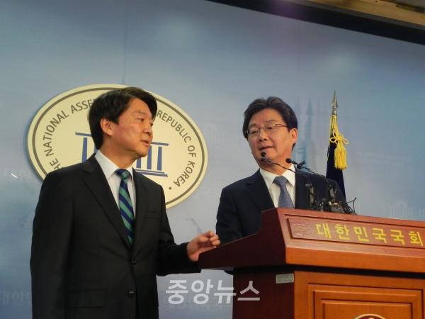 두 대표는 문재인 정부의 경제와 안보 정책을 비판했다. (사진=박효영 기자)