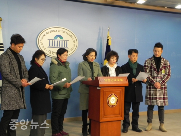 여성당원회의는 급 조직된 기구로 25일 박주현 의원에 사퇴를 촉구했다. (사진=박효영 기자)