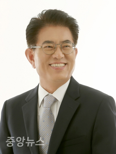 전 경남행정부지사 서만근 영천시장 후보(사진=자유한국당 제공)