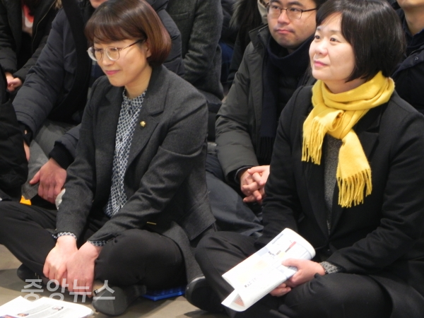 이날 집회에는 정의당의 이정미 대표와 추혜선 의원이 지지 발언차 참석했다. (사진=박효영 기자)