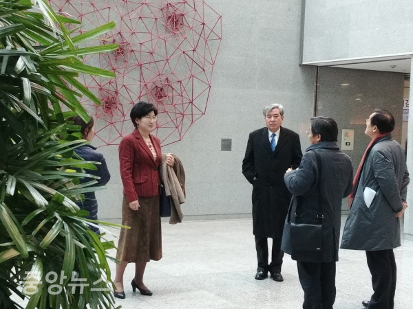 박주현 의원이 19일 오후 국회 의원회관에서 GM 사태 관련 토론회를 마치고 기자와 만나 입장을 밝혔다. (사진=박효영 기자)
