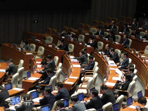 이날 본회의는 한국당 의원들이 벼르고 있었다. 김영철 방한 관련 긴급 현안질의를 얻어내고 본회의가 진행됐기 때문이다. (사진=박효영 기자)