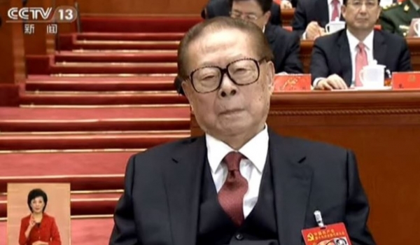 장쩌민 전 중국국가 주석이 2017년 10월18일 중국 베이징 인민대회당에서 개막한 제19차 중국 공산당 전국대표대회에 참석하고 있다. (캡처사진=CCTV)