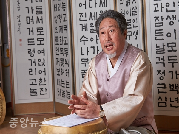 정읍시립국악단장인 왕기석(55세)씨 (사진=신현지 기자)