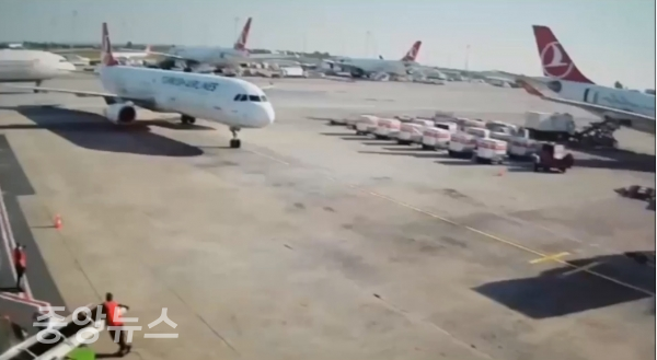 터키 항공기와 충돌 직전인 아시아나 여객기 (사진=유튜브 캡쳐)