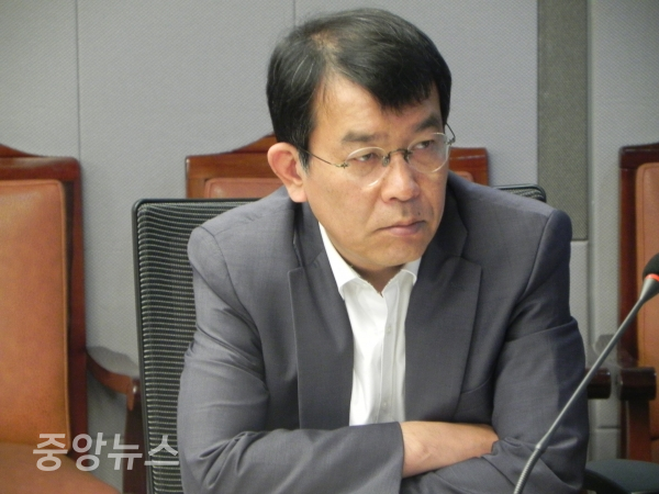 김종대 의원은 정의당 소속이라는 것과 더불어 군사안보 전문가라는 커다란 이미지를 갖고 있다. (사진=박효영 기자)