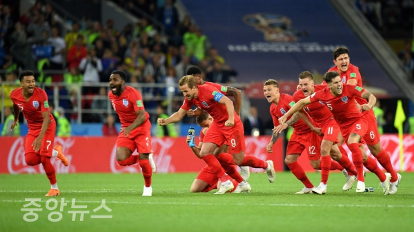 콜롬비아를 꺾은 잉글랜드 대표팀(사진=FIFA 제공)