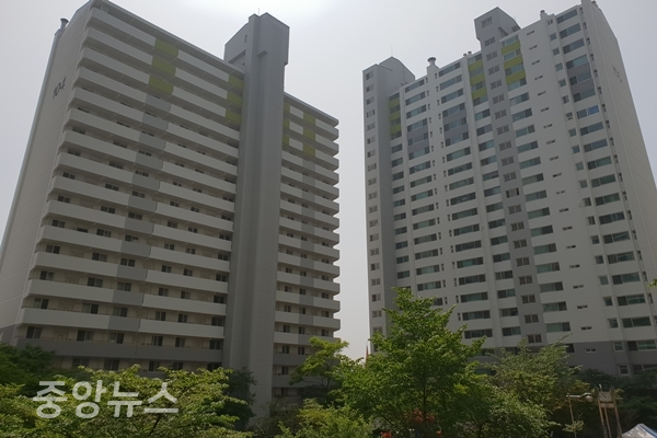 서울 아파트는 전국 평균보다 11% 높은 전기료를 부담하고 있다. 상대적으로 고층 아파트가 많고 지하주차장 공간이 넓기 때문이다.(사진=신현지 기자)