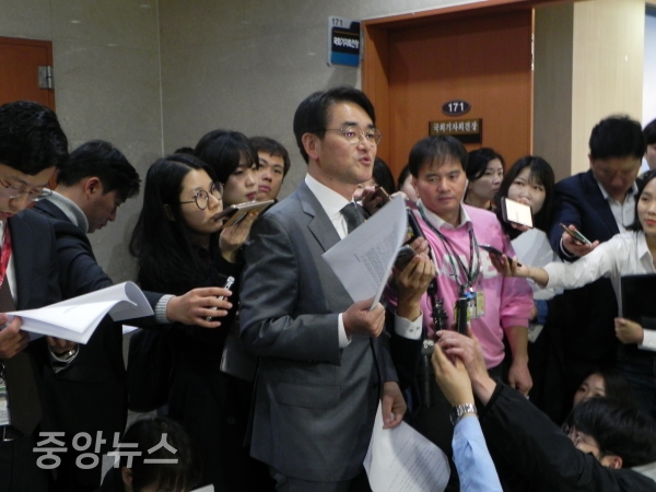 박용진 의원의 폭로 기자회견에 수많은 기자들이 찾아왔다. (사진=박효영 기자)