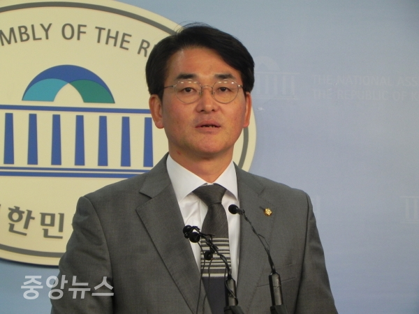 박 의원은 유치원 비리, 삼성 경영권 문제 등 한국 사회에서 가장 큰 권력과 싸우고 있다. (사진=박효영 기자)
