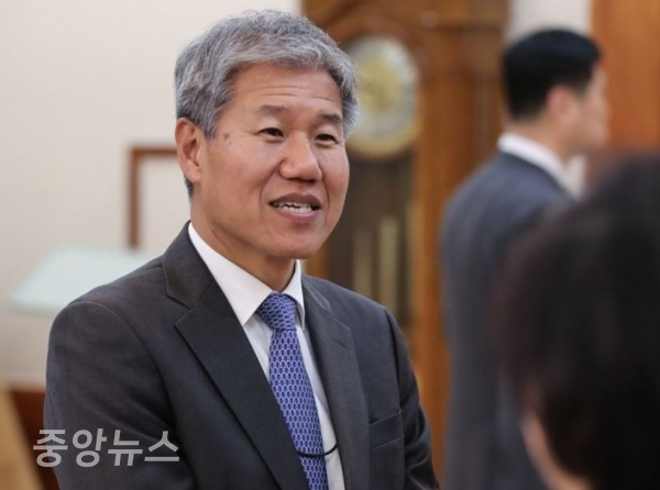 청와대의 당위적 경제 운용을 총괄하게 된 김수현 실장. (사진=연합뉴스 제공)