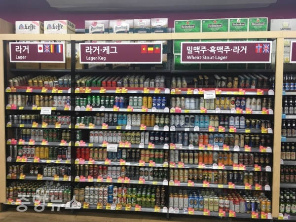 서울시내 한 마트에 마련된 수입 맥주 코너 (사진=우정호 기자)