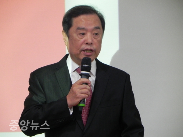 김병준 비대위원장은 아이노믹스를 통해 한국당 차원의 경제 모델을 제시했다. (사진=박효영 기자)