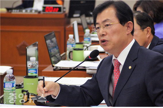 자유한국당 이만희 의원, 국정감사 ‘2018년도 국정감사 우수의원’으로 선정  (사진=자한당 제공)