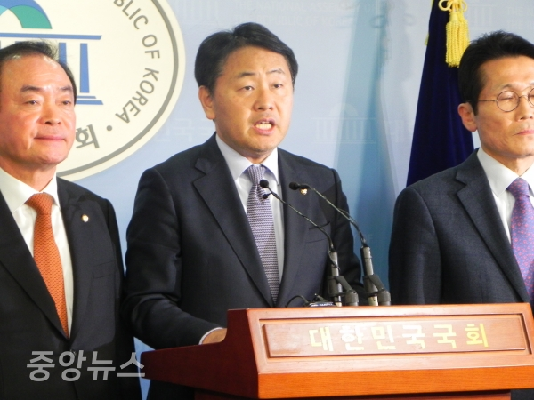 김관영 원내대표는 교섭단체 바른미래당 소속으로 양당과 함께 협상을 진행했지만 선거제도에서 만큼은 3당과 공동행동을 하고 있다. (사진=박효영 기자)