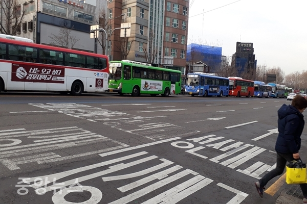 20일 서울시는 택시업계 파업에 시내버스를 증폭했다(사진=신현지 기자)