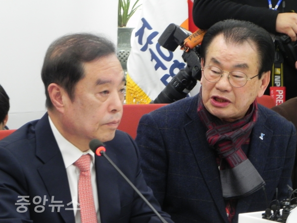 김후식 회장은 김 위원장을 바로 옆에서 바라보며 원망섞인 지탄을 이야기했다. (사진=박효영 기자)