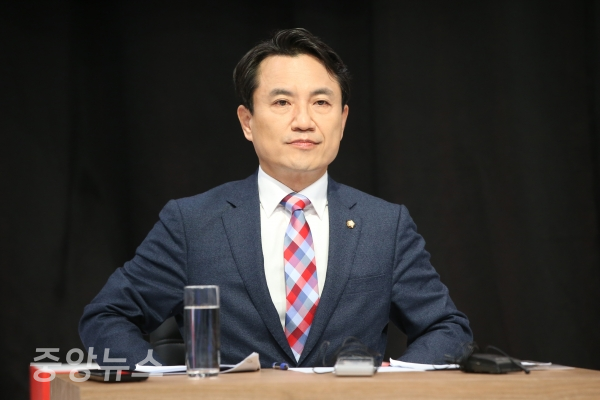 김 의원은 오직 보수 강성론만 반복하고 있다. (사진=자유한국당 제공)