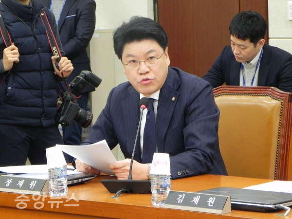 장제원 의원은 그나마 한국당 내에서 선거제도 개혁에 대한 의지가 있는 편이다. (사진=박효영 기자)