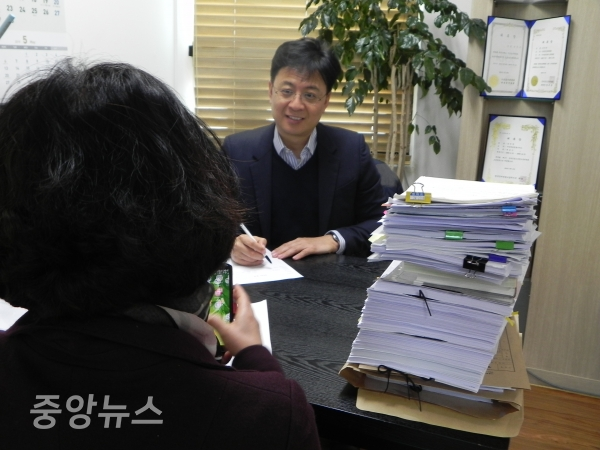 장진영 변호사는 매주 월요법률상담을 진행하고 있다. (사진=박효영 기자)
