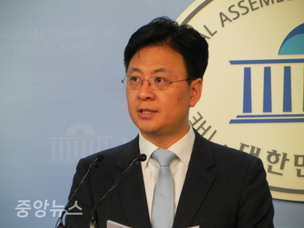 장 변호사는 작년 서울시장 선거에 출마 선언했다가 안철수 전 국민의당 대표에 대한 바른미래당의 공천이 확정되자 관둘 수밖에 없었다. (사진=박효영 기자)