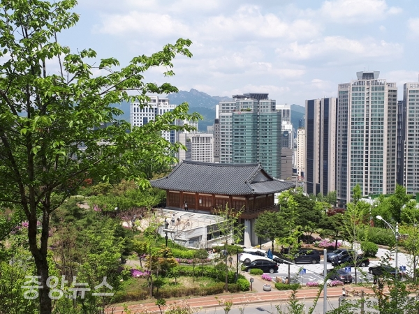 남산에서 내려다 본 서울 시내 풍경.