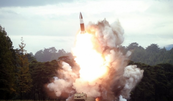 북한이 발사한 미사일은 김정은 국무위원장의 지도 아래 '새 무기'를 시험사격 한 것이라고 조선중앙TV가 보도했다.
