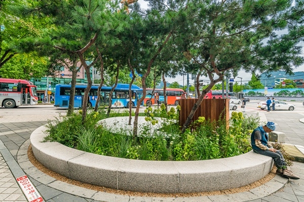 서울시의 72시간 프로젝트를 통해 주민의 휴식공간으로 변한 종로구 (사진=서울시 제공)