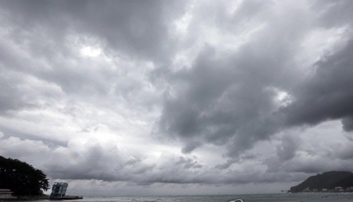 미국 괌 인근서 발생한 열대저압부가 18호 태풍 ‘미탁’으로 발달할 것으로 보인다.