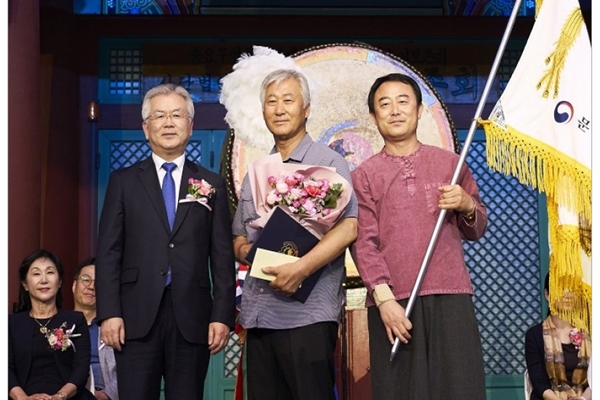 제60회 한국민속예술축제’에서 경상남도 공성군의 ‘고성오광대탈놀이’가 대통령상을 수상했다. (사진=전통공연예술진흥재단 제공)