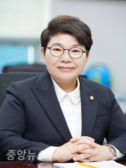 국회 환경노동위원회 임이자 의원(자유한국당)(사진=자한당 제공)