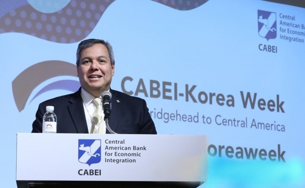 한국의 중미경제통합은행(CABEI) 가입이 초읽기에 들어갔다. ( 단테 모씨 중미경제통합은행(CABEI) 총재)