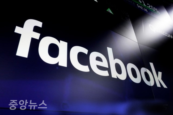 '가짜 계정'과의 전쟁을 벌여온 페이스북이 올 한 해 9개월 동안 54억 개의 가짜 계정이 폐쇄했다.
