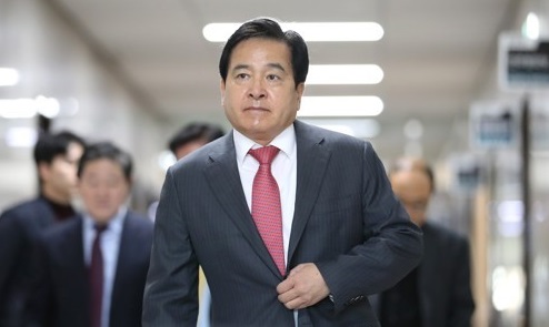자유한국당 신임 원내대표에 5선 출신인 심재철 의원이 당선됐다.