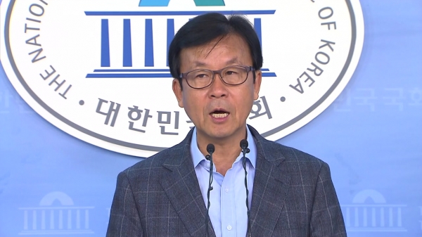 11일 5선 원혜영 의원과 3선 백재현 의원이 국회 정론관에서 기자회견을 열고 불출마를 선언한다.