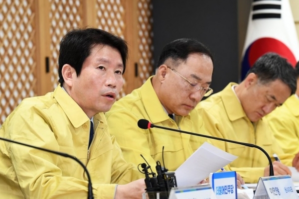 더불어민주당 이인영 원내대표가 코로나19 대응 발언하고 있는 모습.