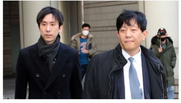 법원을 나서는 박재욱 VCNC 대표(왼쪽)와 이재웅 쏘카 대표(오른쪽) (사진=연합뉴스)