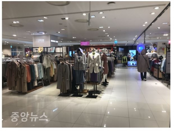 한산한 서울의 한 쇼핑몰 매장 (사진=우정호 기자)