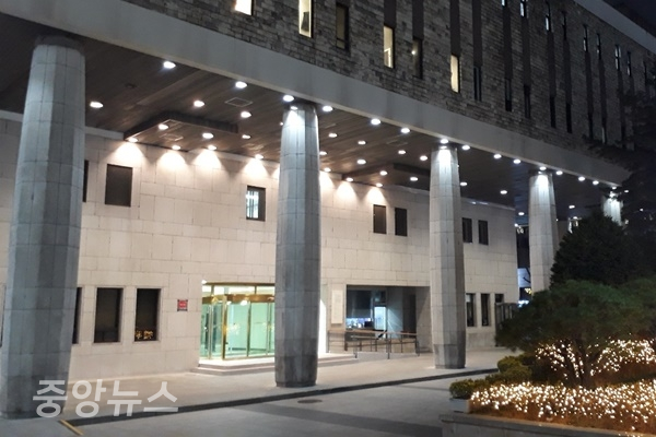 서울시 63개 문화시설이 약 70일 만에 단계적으로 운영을 재개한다. 세종문화회관 (사진=신현지 기자)