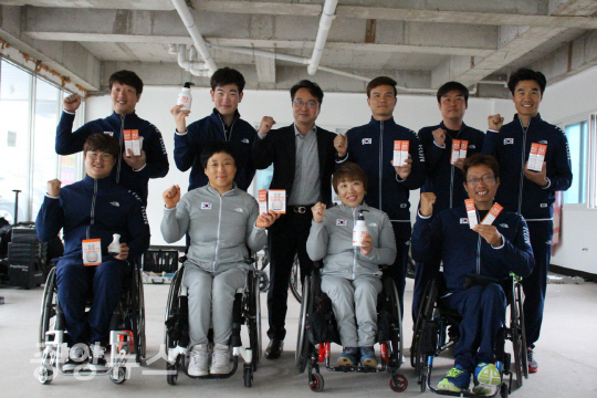 사회공헌 사업에 앞장서고 있는 라파153 강도현 대표가 장애인사이클국가대표에 리커버리크림 등을 지원했다.