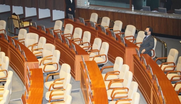 주호영 원내대표는 지난 15일 통합당 의원들이 전원 불참한 가운데 본회의에 홀로 참석했다. (사진=연합뉴스)