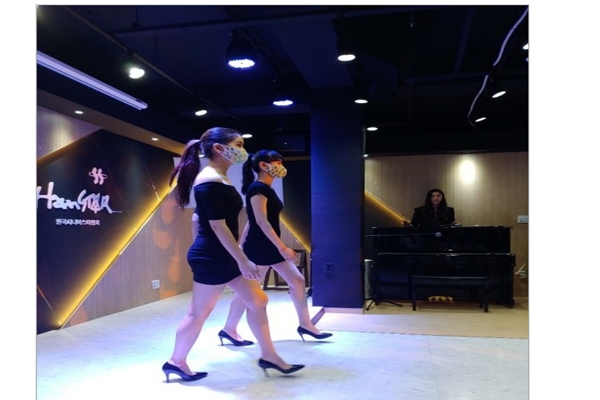 한국시니어스타협회, 국내 첫 마스크 패션쇼가 열렸다(사진=한국시니어스타협회)