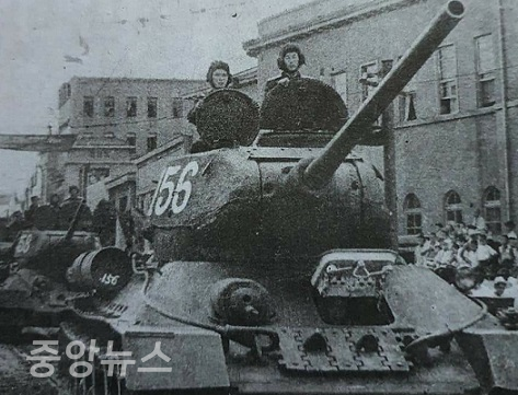 북한군은 탱크를 몰고 38선을 넘었다.(중앙뉴스 DB)