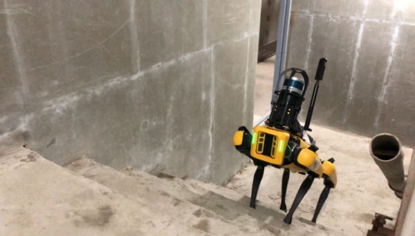 GS건설현장에 등장한 4족 보행 로봇 '스폿'. (사진=GS건설)