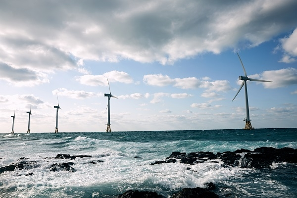 산업통상자원부 또 세계 5대 해상풍력 강국으로 도약하기 위해 풍력 관련 예산지원도 강화한다.(사진=탐라해상 풍력단지)