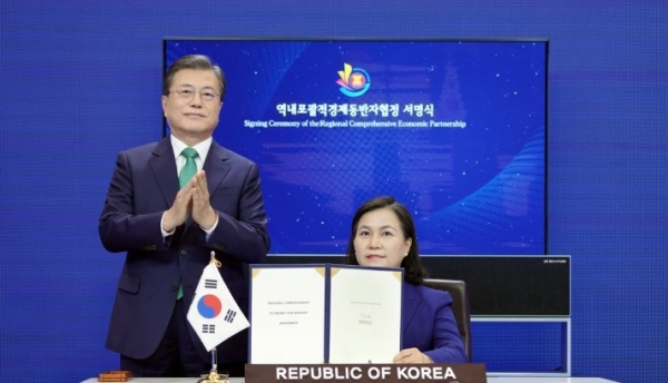 자유무역협정(FTA)인 역내포괄적경제동반자협정(RCEP)이 15일 최종 서명됨에 따라 한국 기업들의 수출길이 활짝 열리게 됐다. (사진=연합)