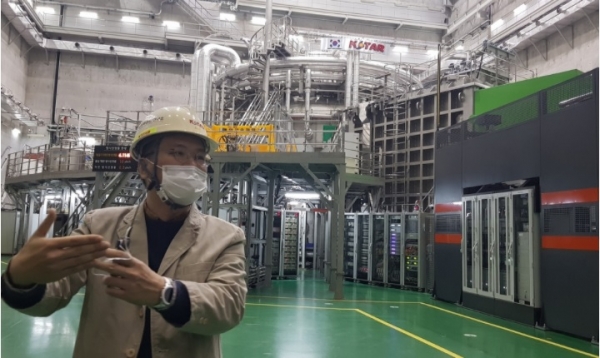 실험 결과 설명하는 윤시우 한국핵융합에너지연구원 ‘케이스타’(KSTAR) 연구센터장 (사진=한국핵융합에너지연구원)
