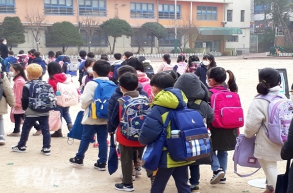 위 사진은 지난 2018년, 서울 소재의 초등학교 입학식 장면 (사진=중앙뉴스DB)