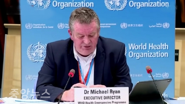 세계보건기구(WHO)의 마이크 라이언 WHO 긴급대응팀장은 코로나19 사태가 올해 말까지 종식되기는 어려울 것이라고 밝혔다.(사진=방송 캡처)