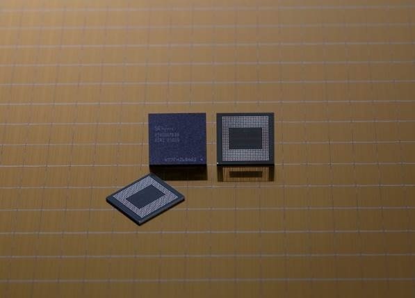 SK하이닉스가 양산하는 18GB LPDDR5 모바일 D램. (사진=SK하이닉스)
